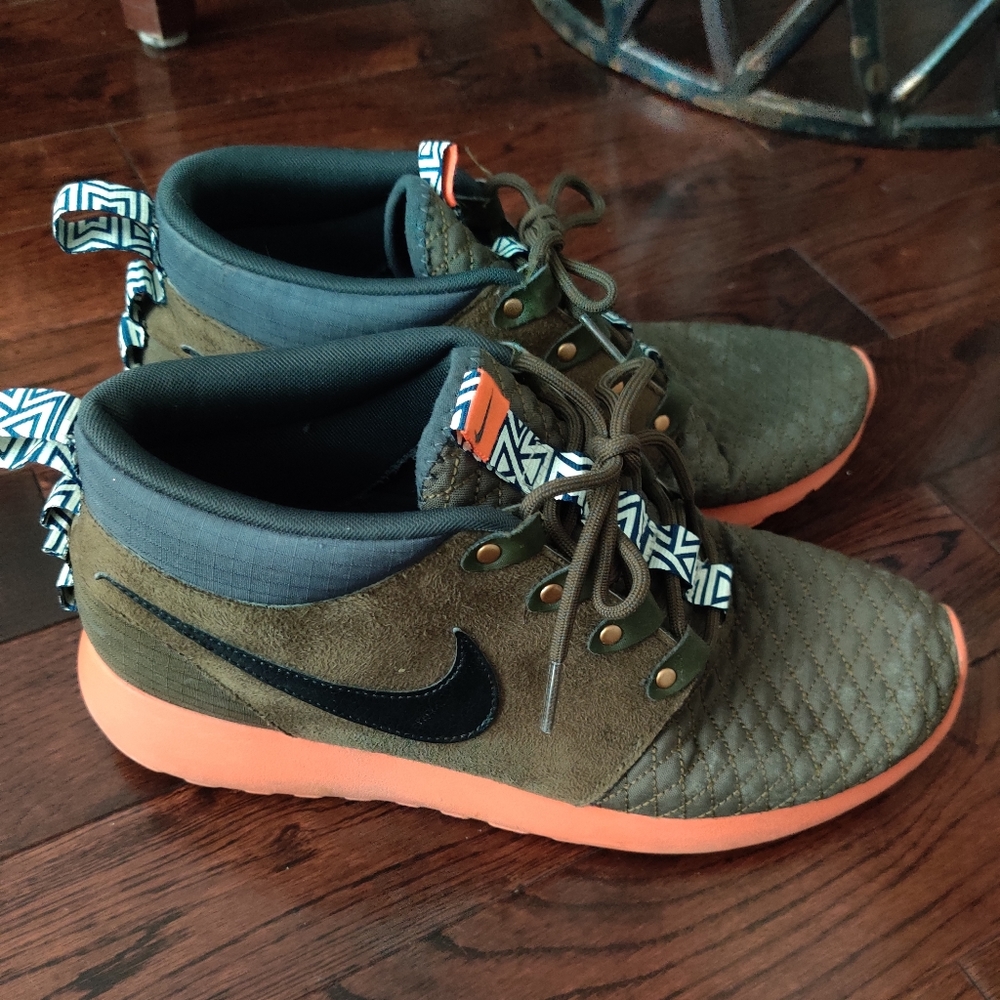Nike Roshe Mid Boot size 10